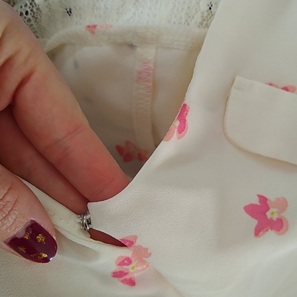 Beautiful top - Picture 4 of 4